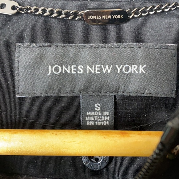 Jones New York || Removable Hood and Liner Coat/Jacket/Rain; Size 2 - Picture 7 of 17